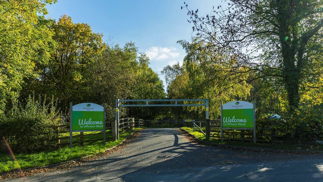 Woodland Trust welcome sign, Uffmoor Wood
